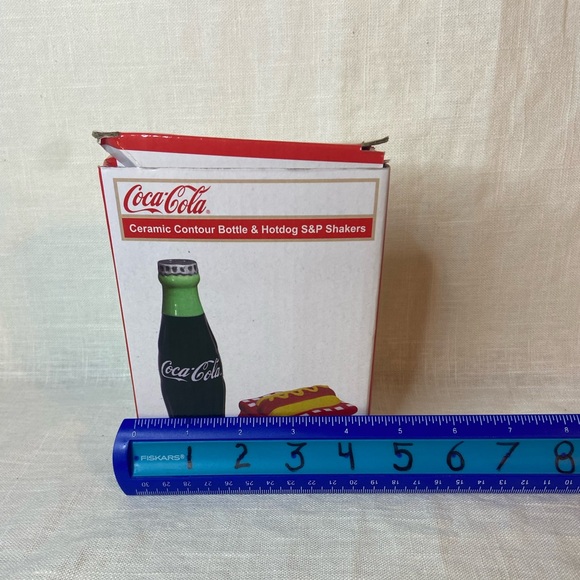 Vintage COCA COLA DANCING BEAR Burger King Toy 1999 & Ceramic S&P Shakers - Picture 8 of 8